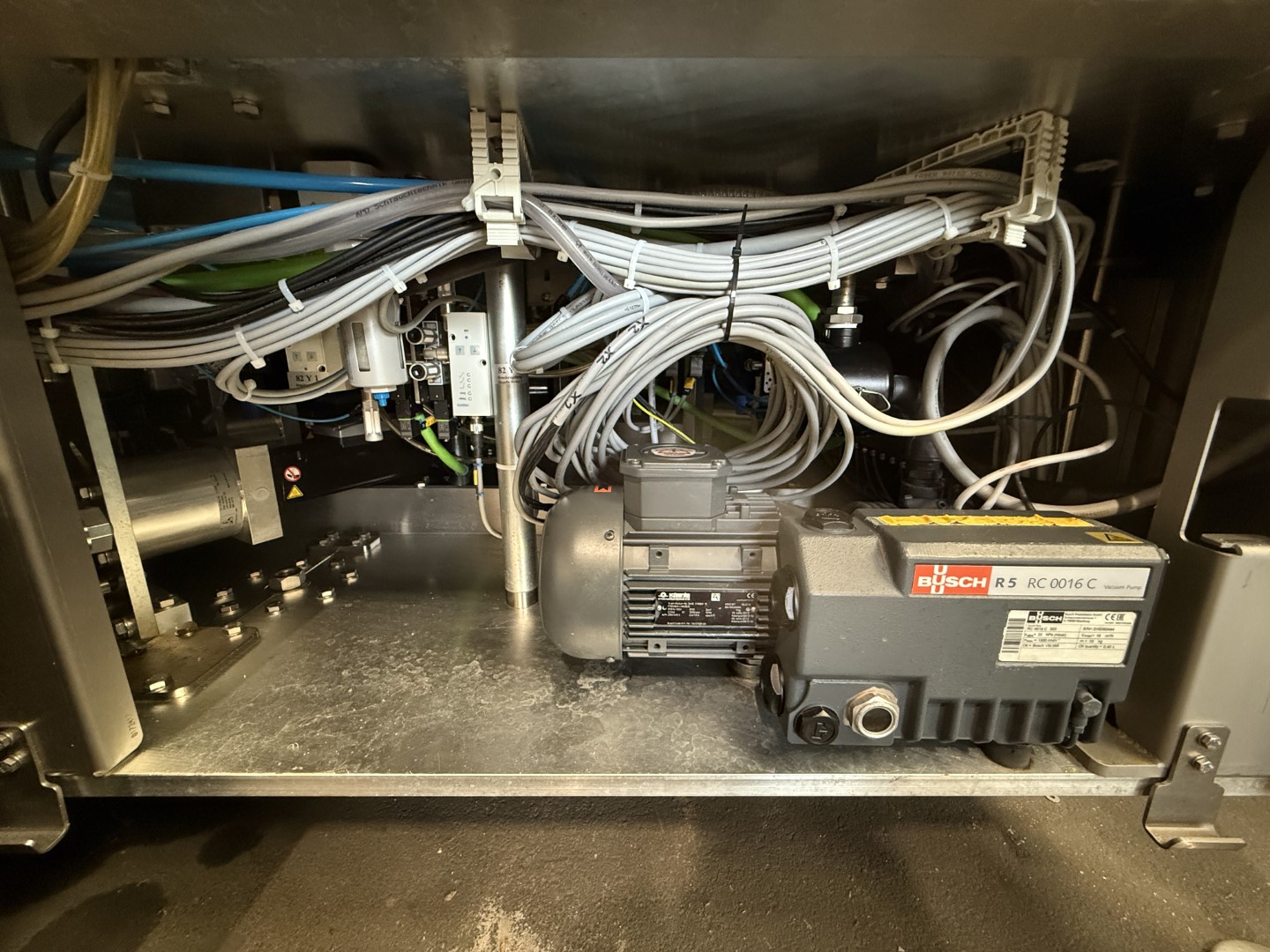 Used Cup filling and sealing machine Grunwald Rotary 12.000E/1-/2