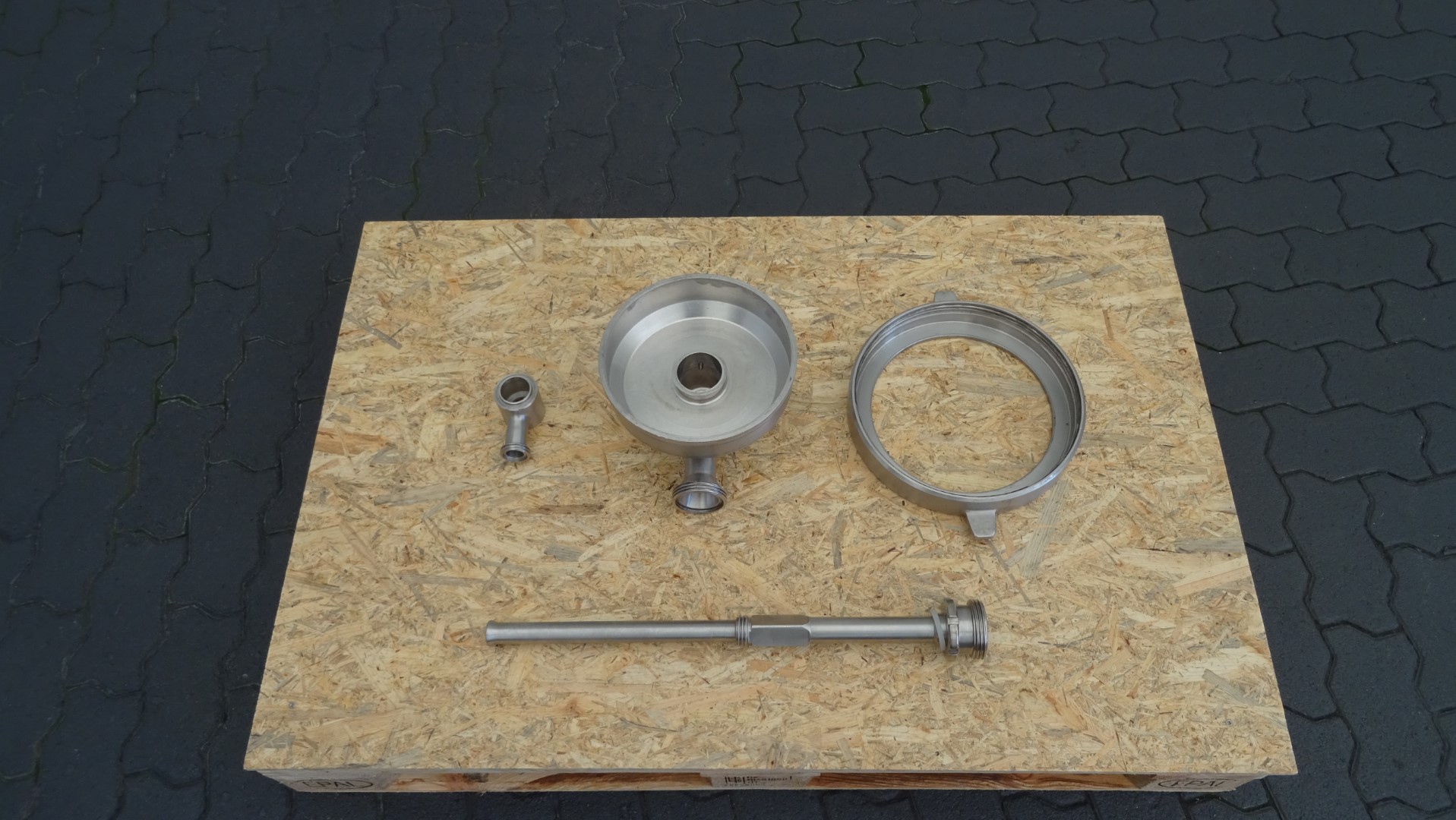 Used Outlet with nut + Cream outlet + Outlet pipe Alfa Laval MRPX 214 - 314 TGV Separators