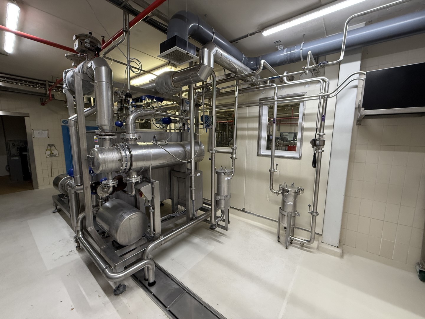 Used Complete can filling and closing line for liquids (nutrition) in 250 gram aluminium cans