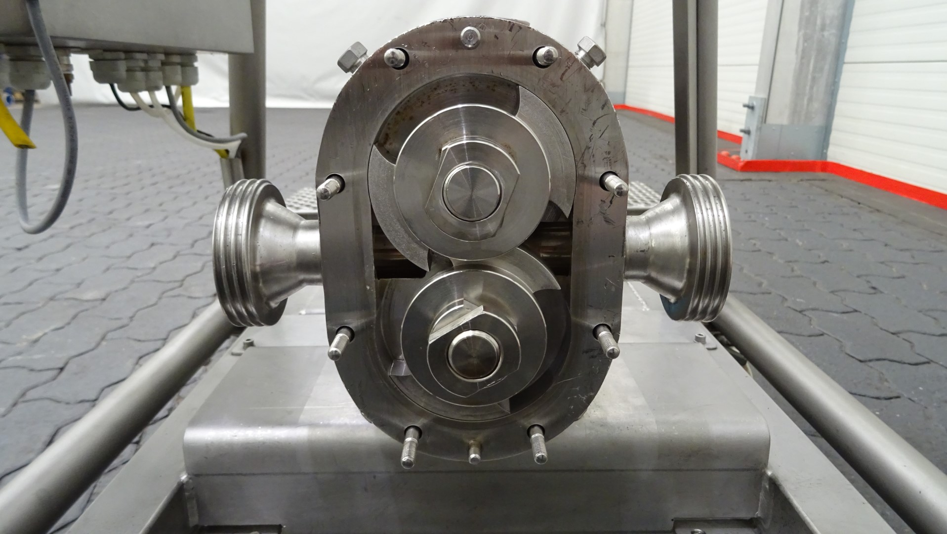 Used Rotary positive displacement pump / Lobe pump - Waukesha 015