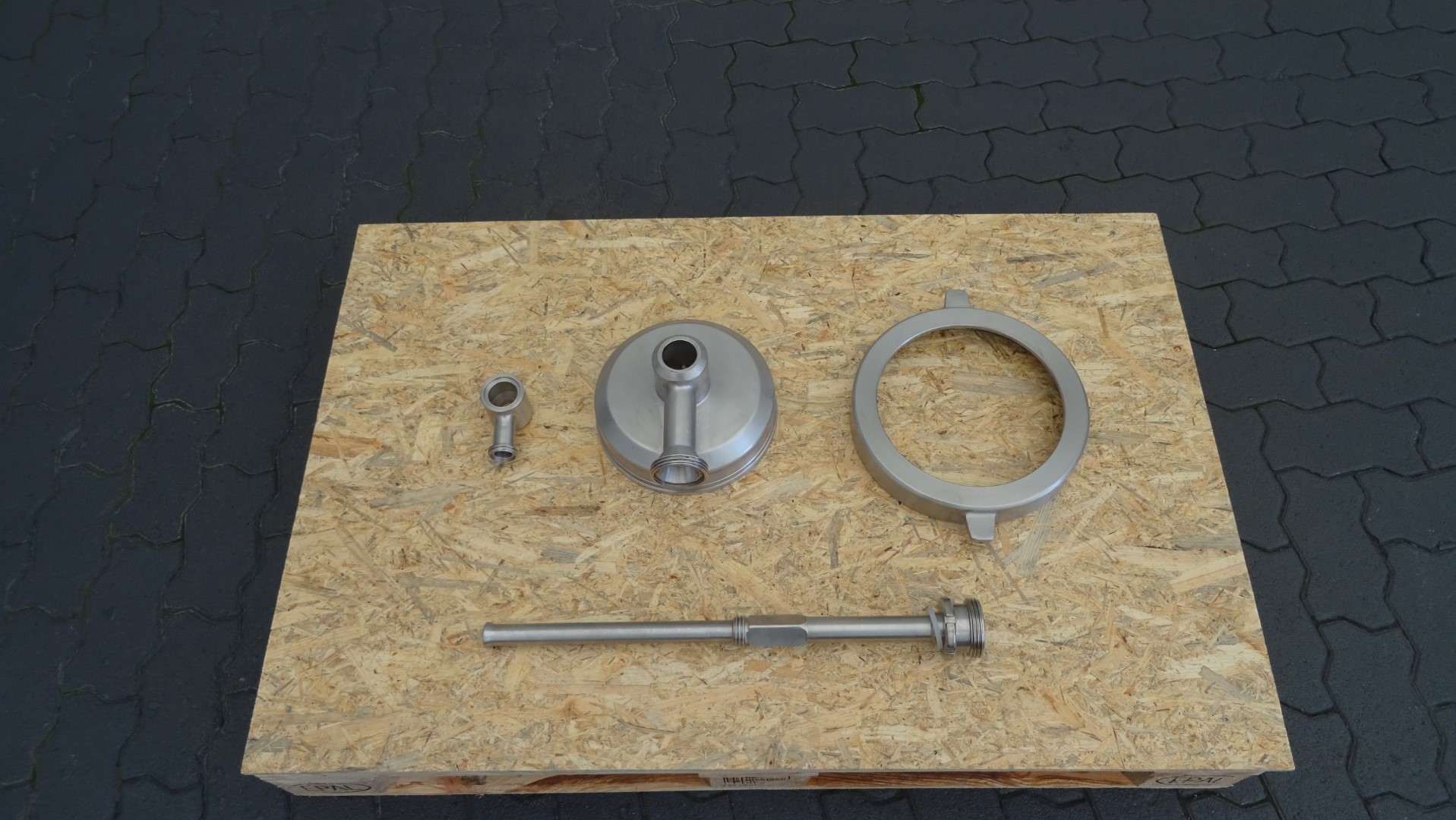 Used Outlet with nut + Cream outlet + Outlet pipe Alfa Laval MRPX 214 - 314 TGV Separators
