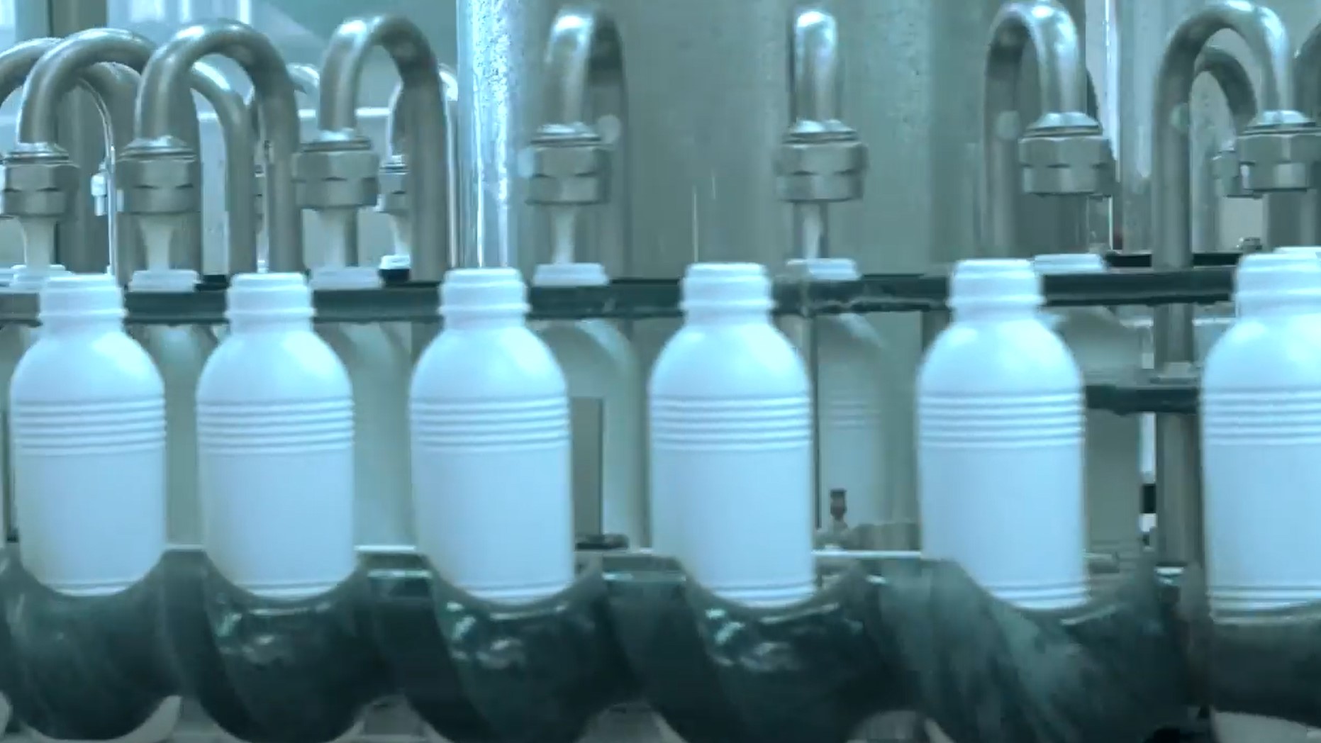 Used Bottle blowing, filling, closing, sterilizing, labelling and packing line for PE bottles of 1,5 liter with milk - Sidel / Remy / Stork