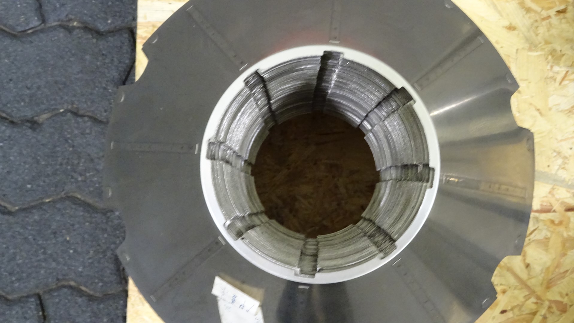 Used Disc stack with distributor and 528x Discs - Tetra Pak D 610 HGD-34C Clarifier