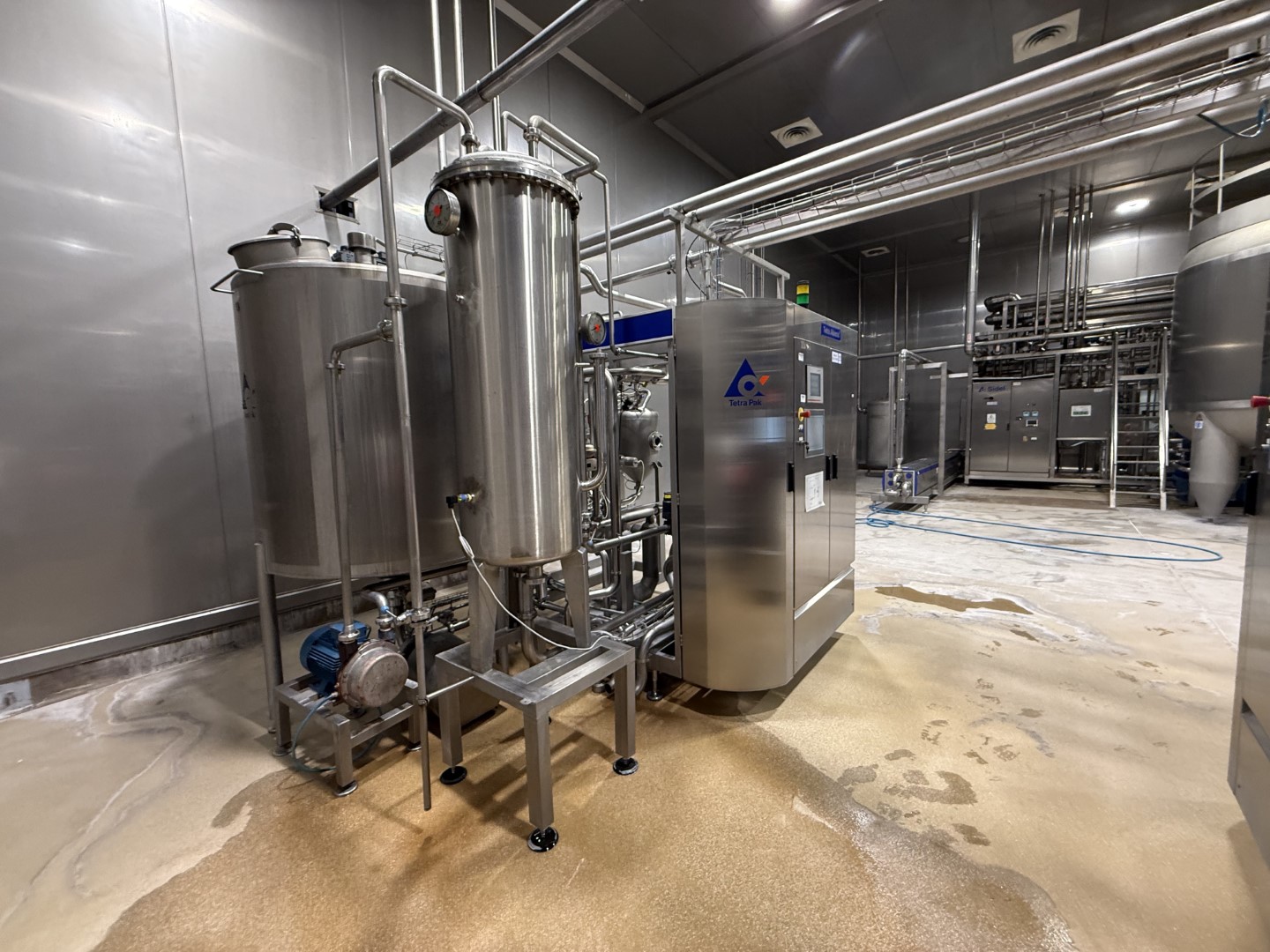 Used Processing plant, bottle blowing, filling, closing, labelling and packing line for PET bottles of 0,4/0,5/1,5 liter - Tetra Pak / Sidel