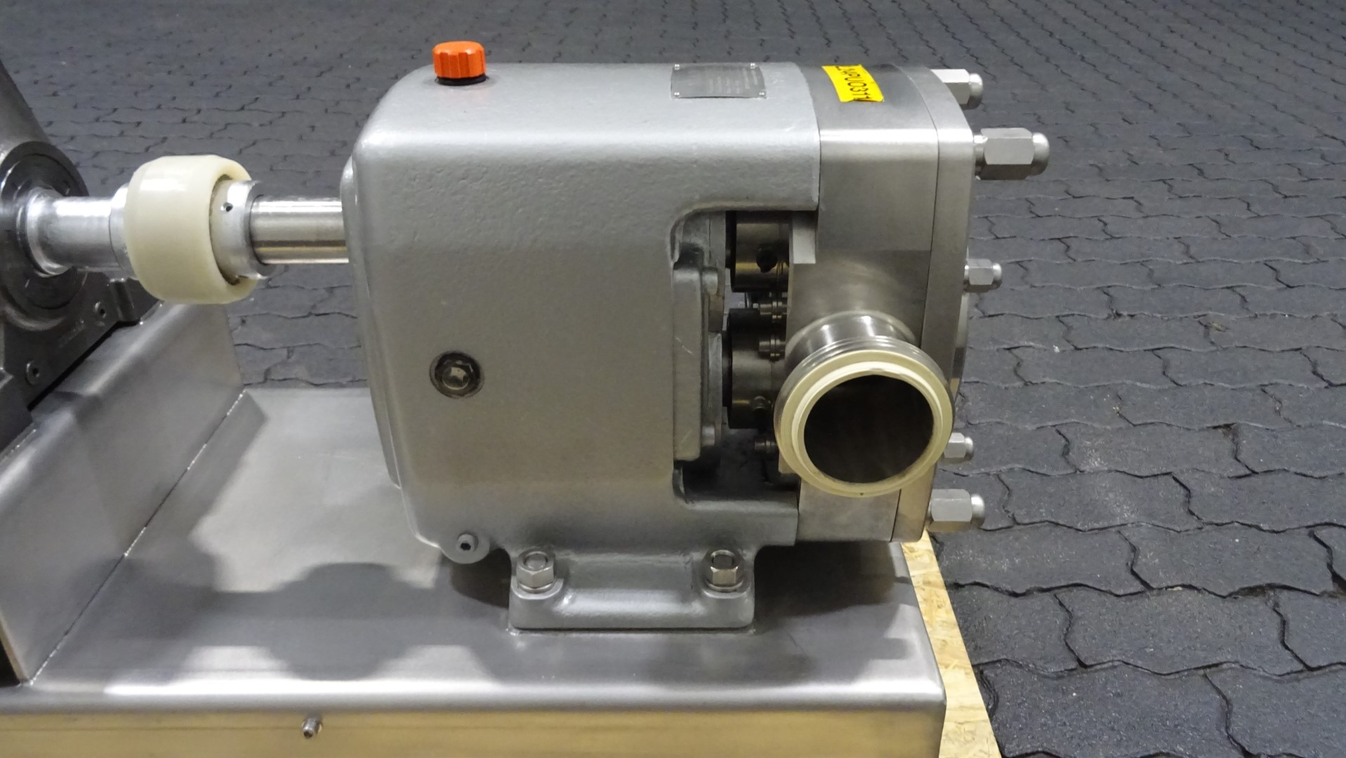 Used Rotary positive displacement pump / Lobe pump - APV CL3/078/20