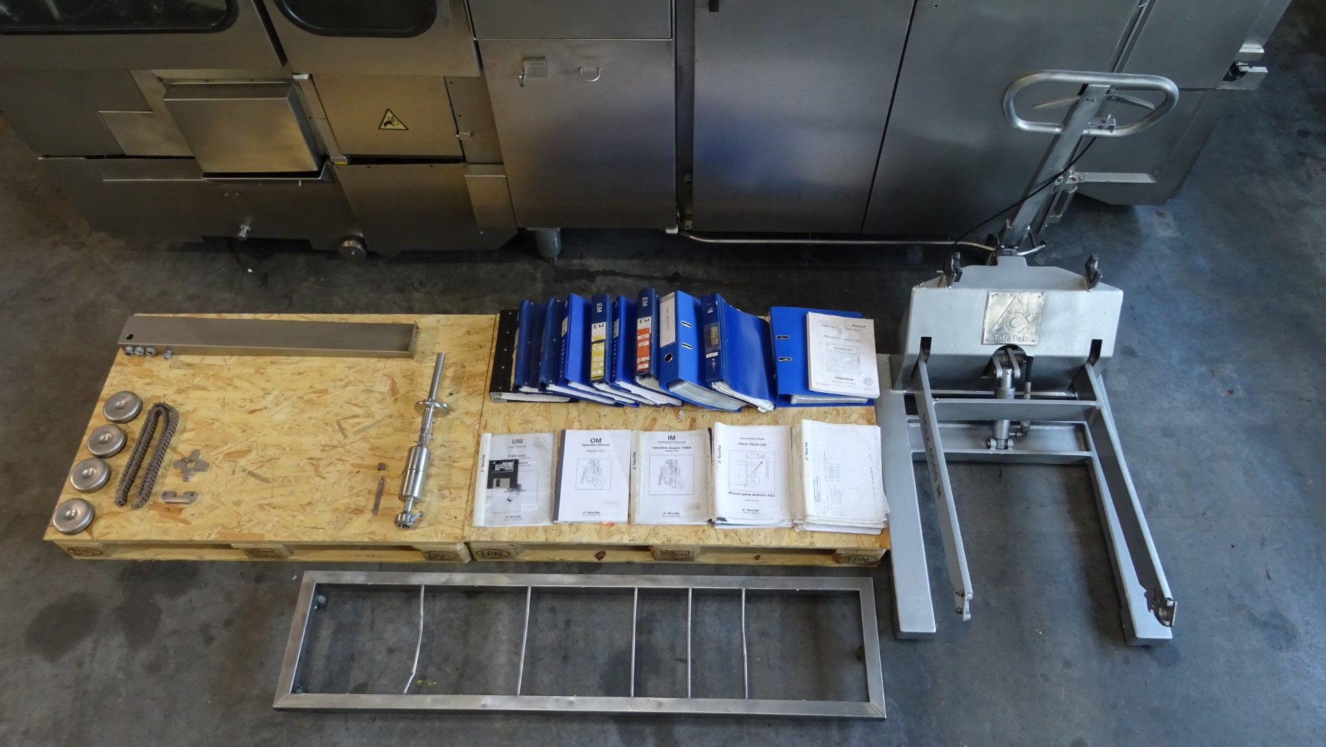 Used Aseptic Carton Filler - Tetra Pak TBA/8 - 100 V - 1.000 ml SQ