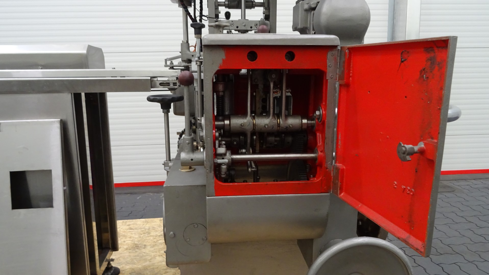 Used Filling and wrapping machine for miniportions of butter Benhil 8304