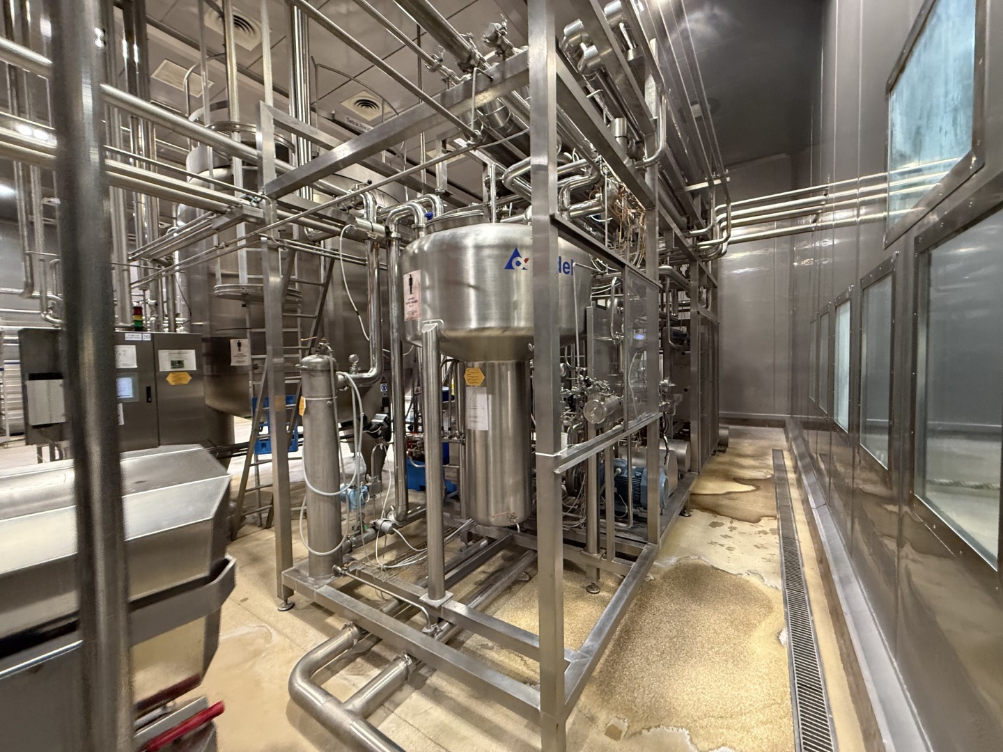 Used Processing plant, bottle blowing, filling, closing, labelling and packing line for PET bottles of 0,4/0,5/1,5 liter - Tetra Pak / Sidel