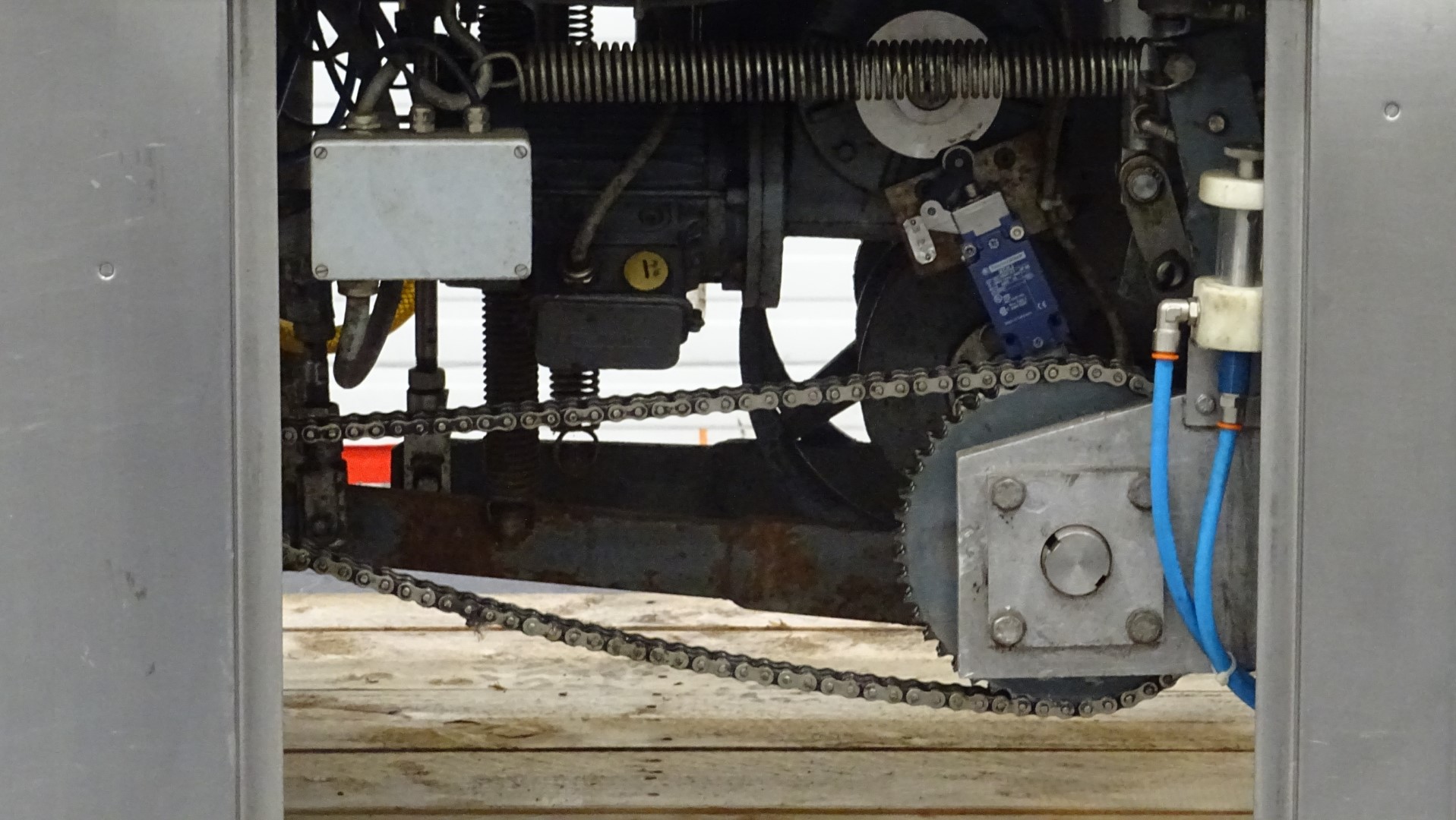 Gebraucht Verkauft Becherfüll- und Verschließmaschine - Lieder RL5 an ...