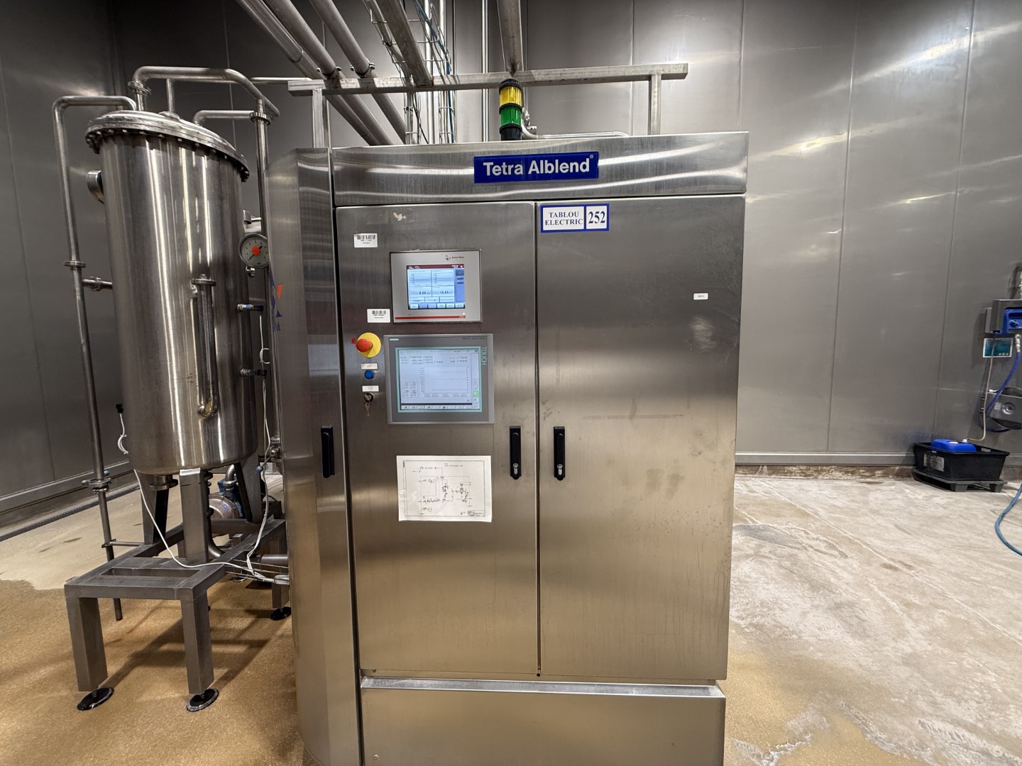 Used Processing plant, bottle blowing, filling, closing, labelling and packing line for PET bottles of 0,4/0,5/1,5 liter - Tetra Pak / Sidel