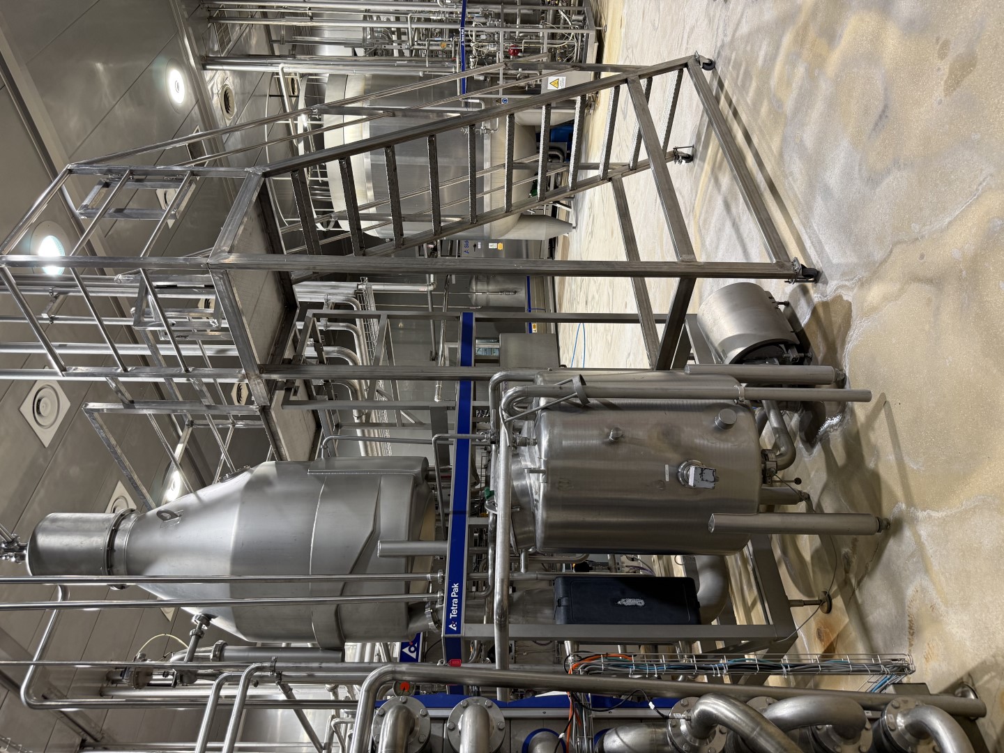 Used Processing plant, bottle blowing, filling, closing, labelling and packing line for PET bottles of 0,4/0,5/1,5 liter - Tetra Pak / Sidel