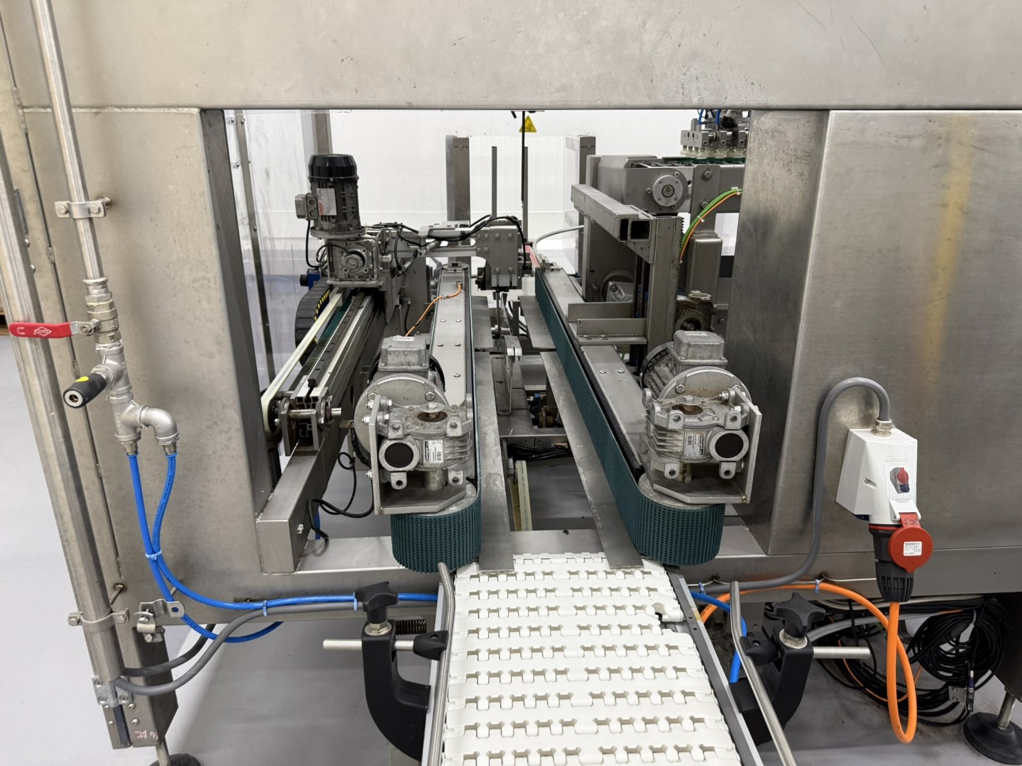Used Form Fill Seal Machine (FFS) for mini-portions - Alimenta Newpack Division Thermoform FM100/E-20 HC