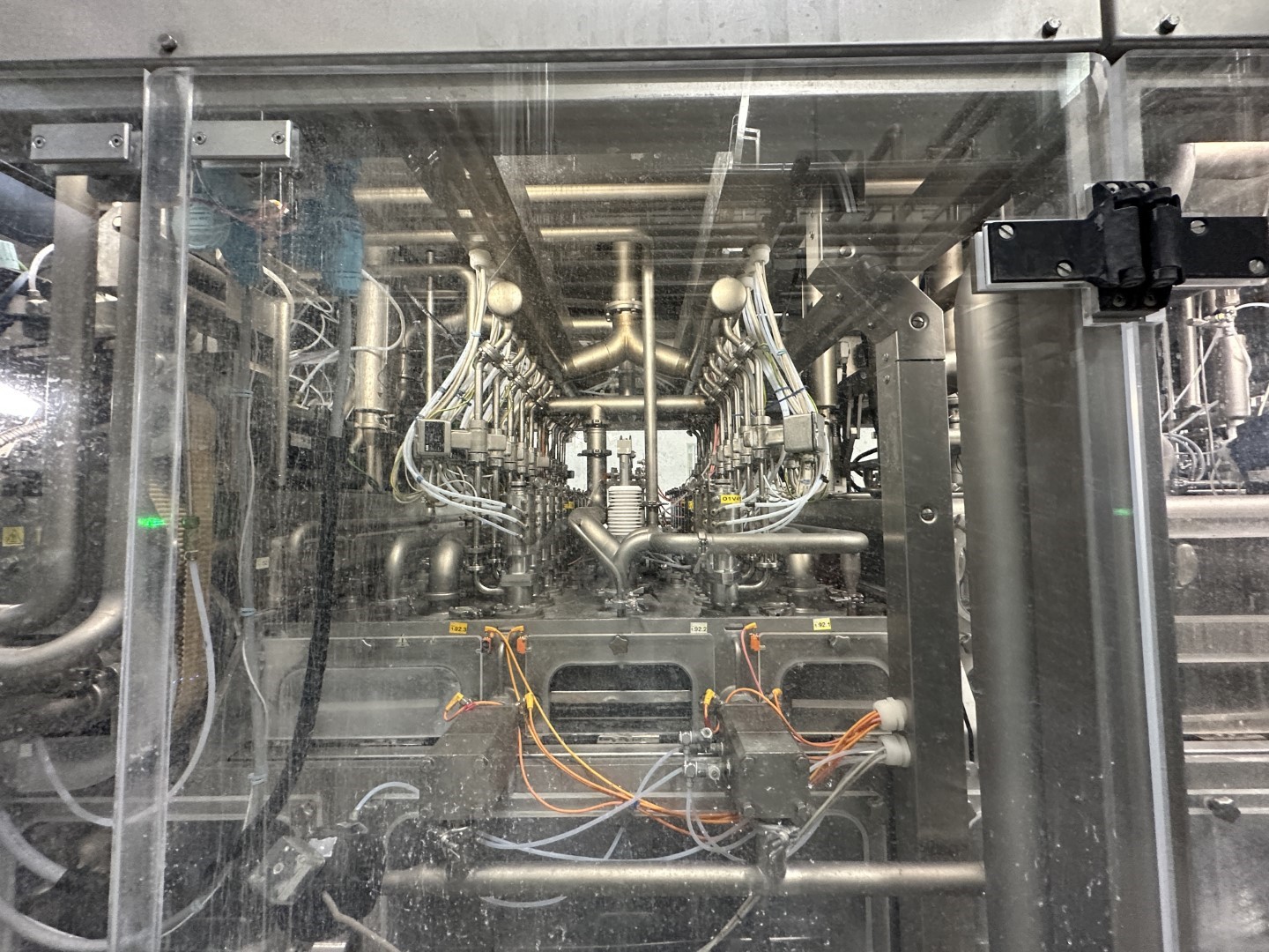Used Aseptic PET Bottle filling machine - SIG Asbofill 710