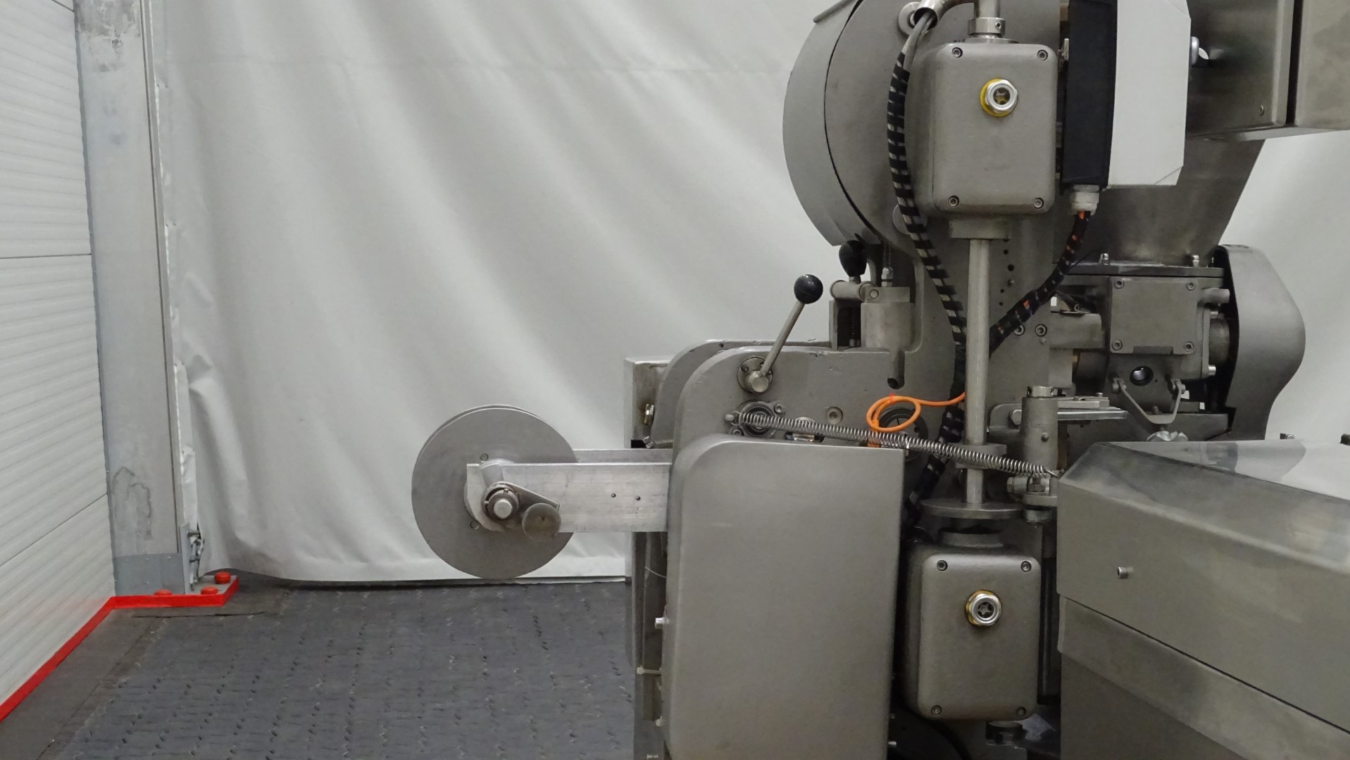 Used Filling and wrapping machine for miniportions of butter Benhil 8304