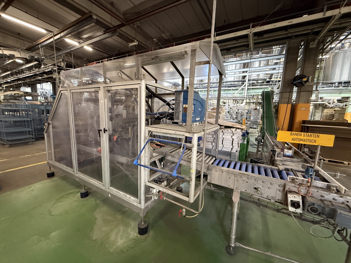 Used Filling, closing, labelling and packing line for plastic containers of 2 liter with fresh milk - Weightpack WFT 32.10.160