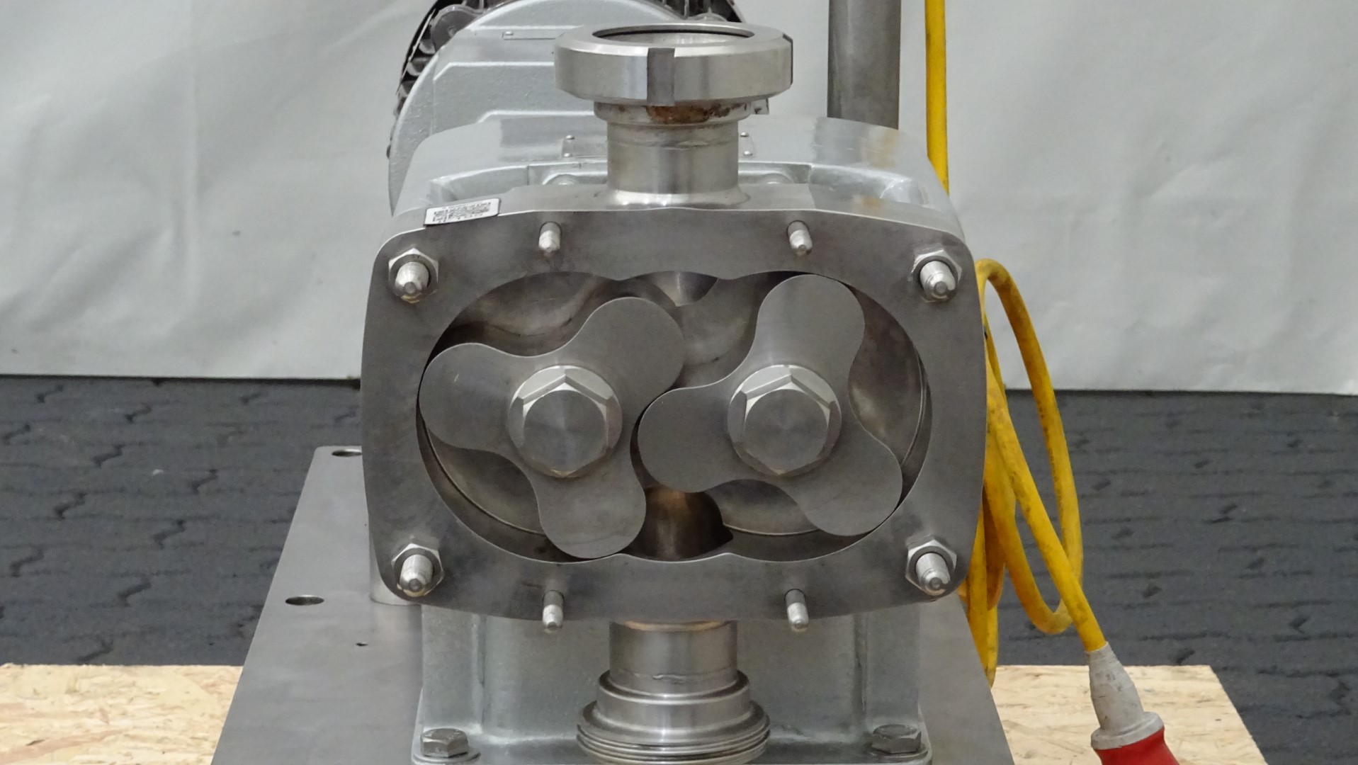 Used Rotary positive displacement pump / Lobe pump - APV CLP/2/036/20