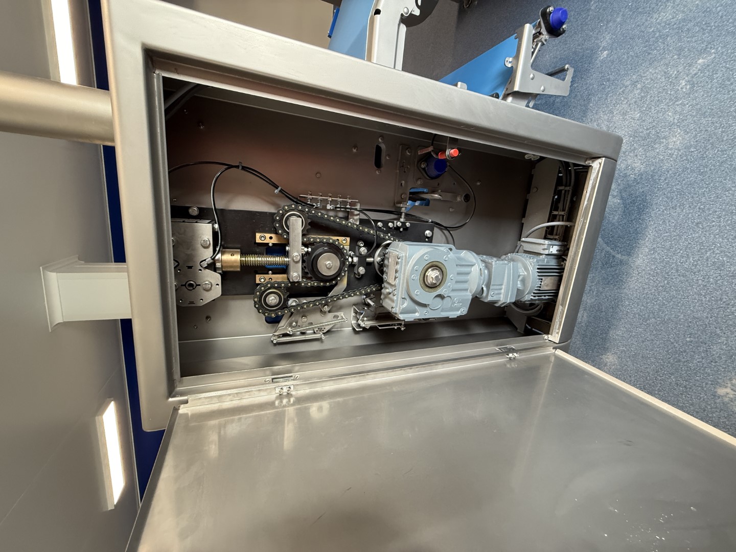 Used Dough processing / rollout line - Rademaker sheeting line with universal line and Packo nitrogen freezer