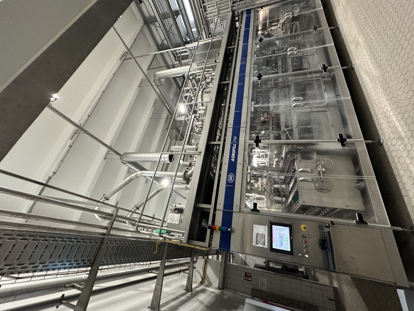 Used Aseptic PET Bottle filling machine - SIG Asbofill 710