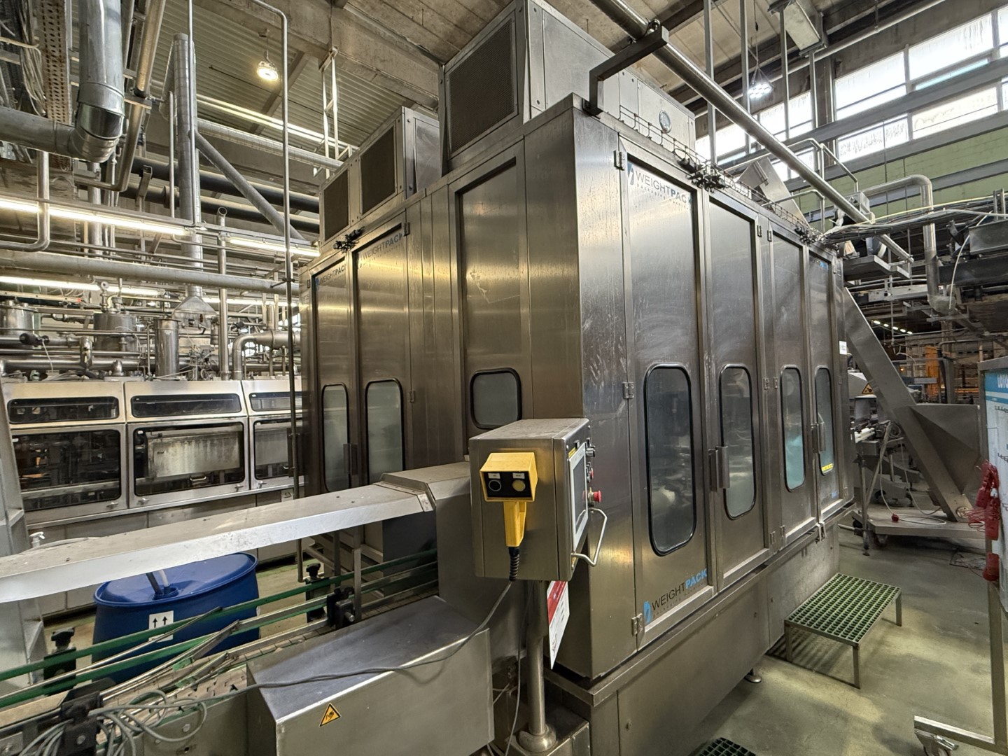 Used Filling, closing, labelling and packing line for plastic containers of 2 liter with fresh milk - Weightpack WFT 32.10.160