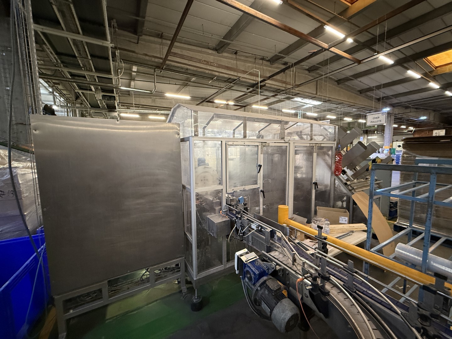 Used Filling, closing, labelling and packing line for plastic containers of 2 liter with fresh milk - Weightpack WFT 32.10.160