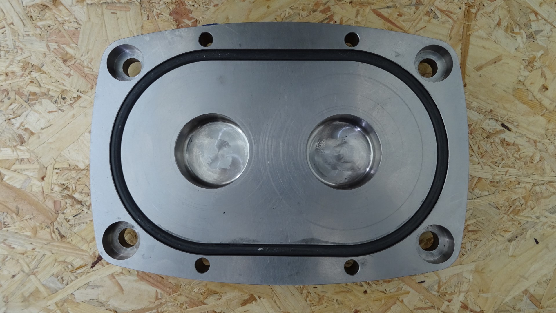 Used Rotary positive displacement pump / Lobe pump - APV CLP/2/036/20