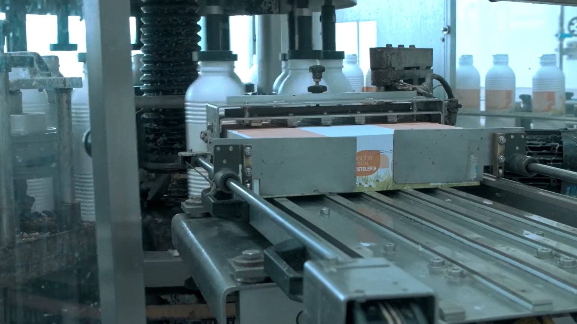 Used Bottle blowing, filling, closing, sterilizing, labelling and packing line for PE bottles of 1,5 liter with milk - Sidel / Remy / Stork