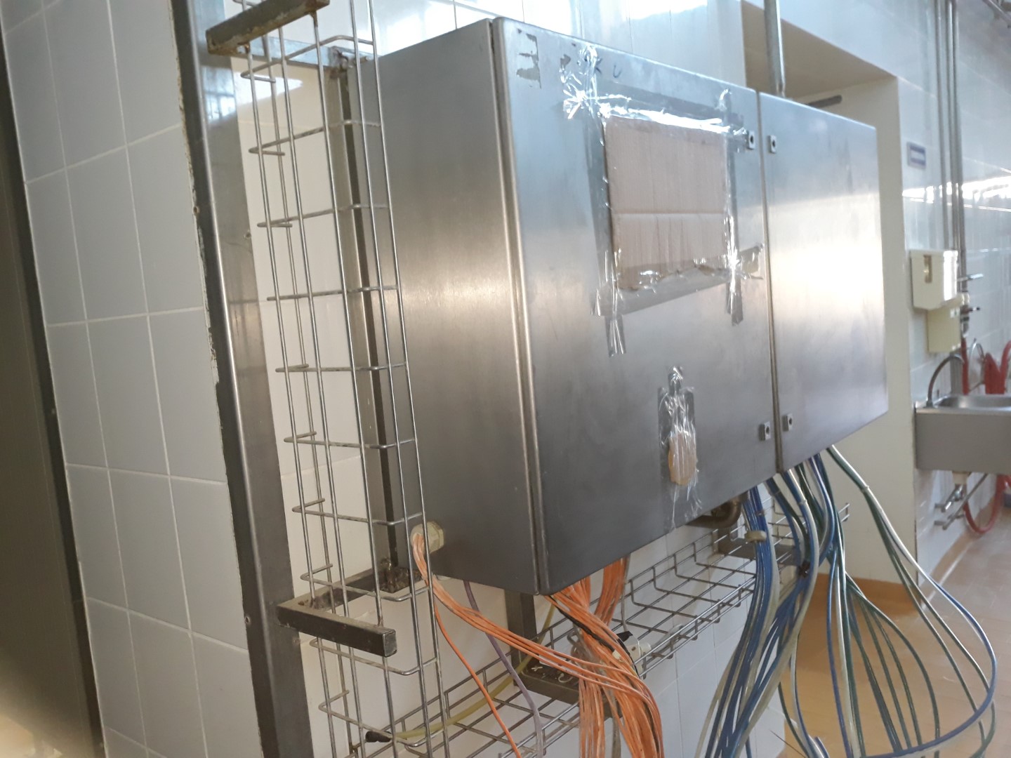 Used Gouda Euroblock Cheese Plant for 100.000 liter of milk per day - 10.000 kg of Gouda cheese per day
