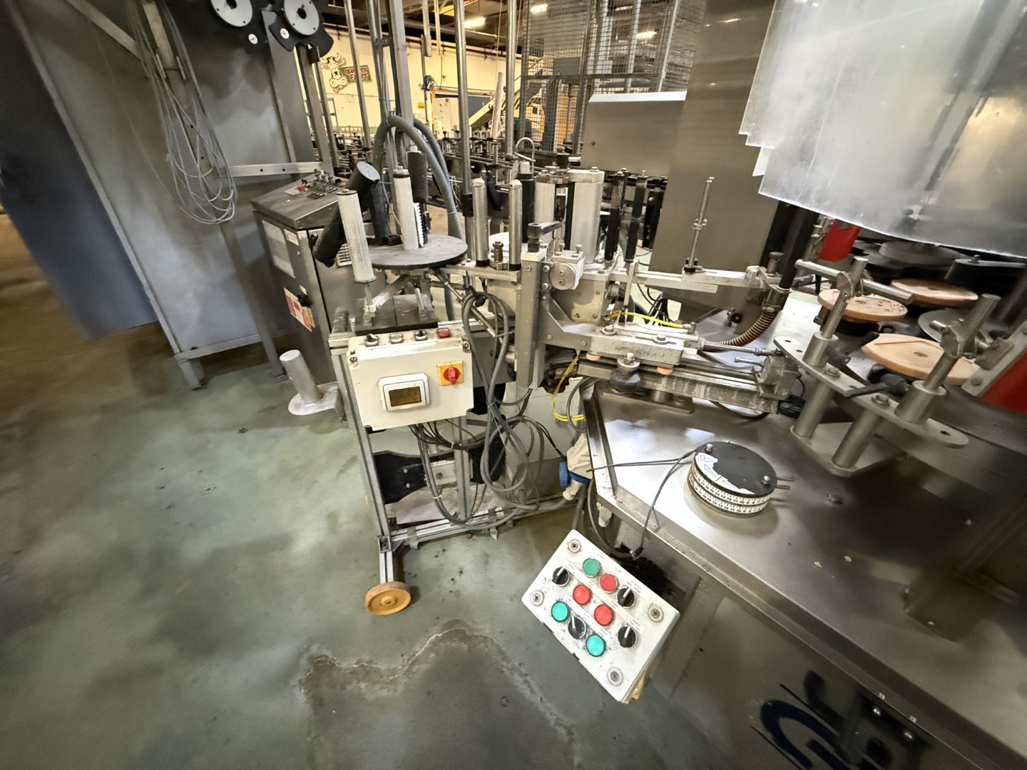 Used Filling, closing, labelling and packing line for plastic containers of 2 liter with fresh milk - Weightpack WFT 32.10.160