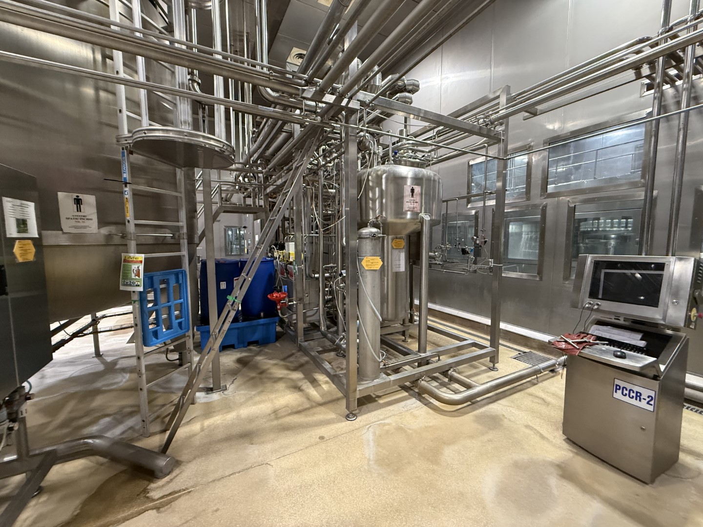 Used Processing plant, bottle blowing, filling, closing, labelling and packing line for PET bottles of 0,4/0,5/1,5 liter - Tetra Pak / Sidel