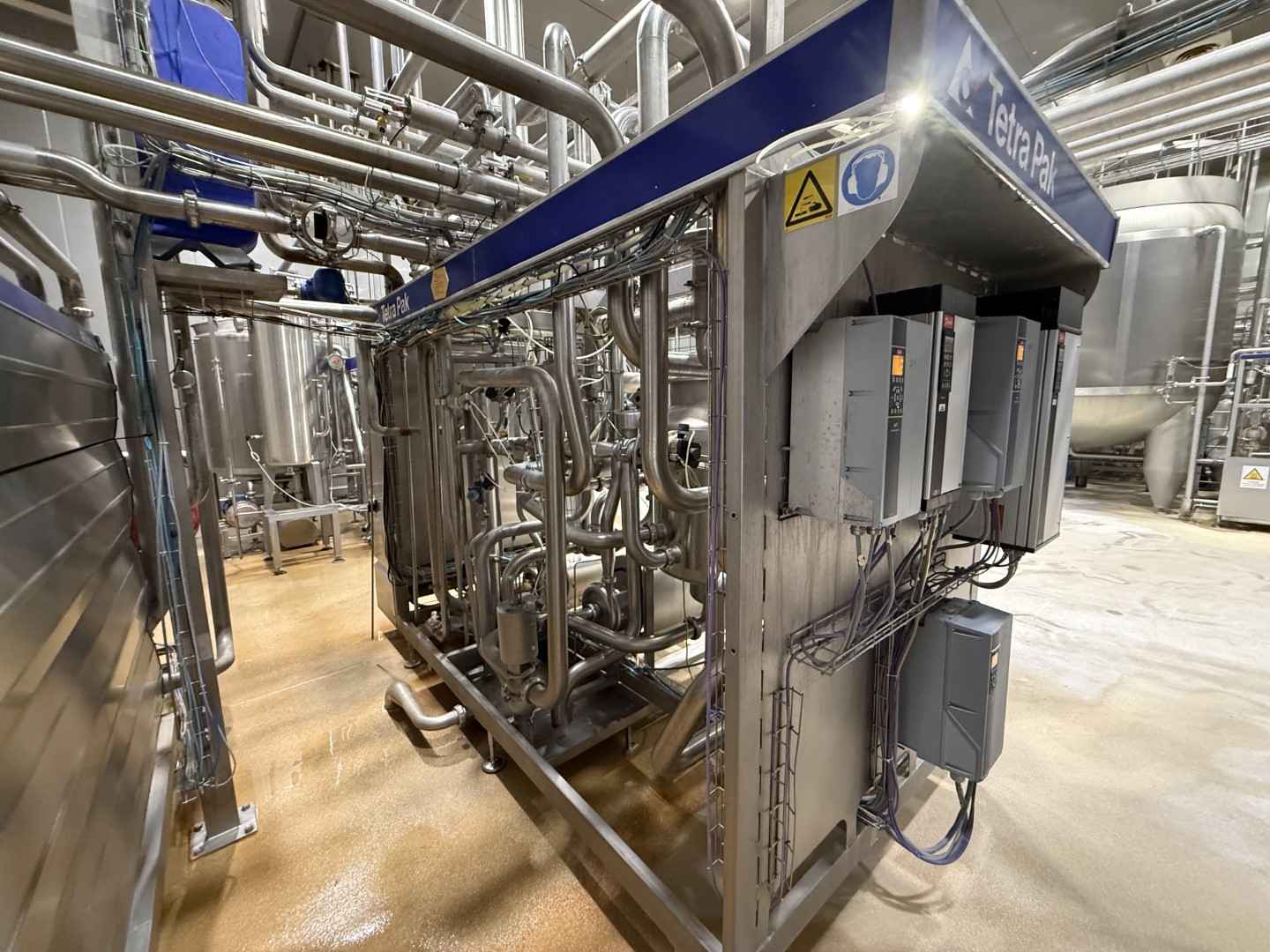 Used Processing plant, bottle blowing, filling, closing, labelling and packing line for PET bottles of 0,4/0,5/1,5 liter - Tetra Pak / Sidel