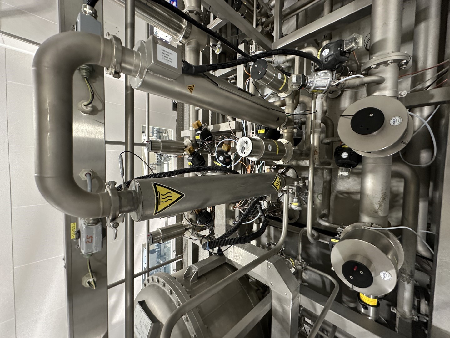 Used Aseptic PET Bottle filling machine - SIG Asbofill 710