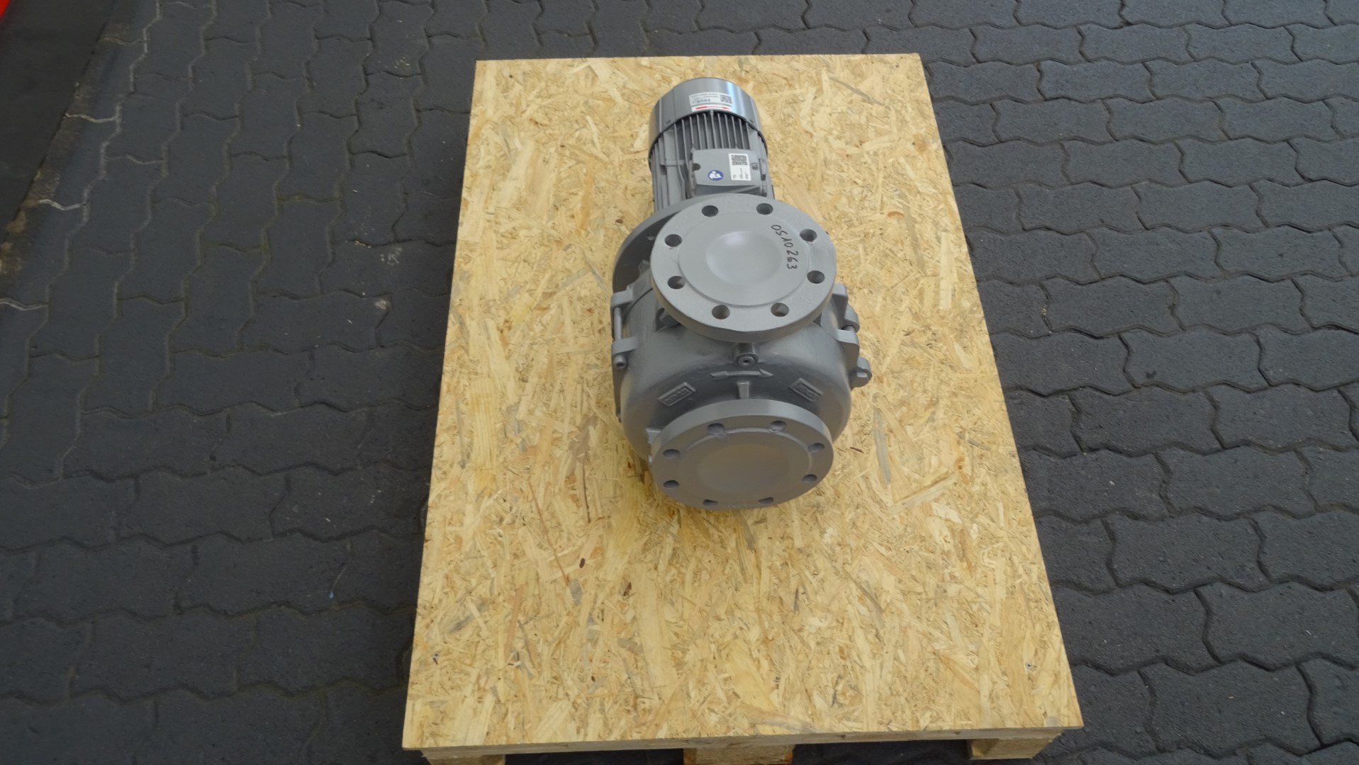Used Single-stage centrifugal pump in block design Edur NNUBXS 80-160 G170V