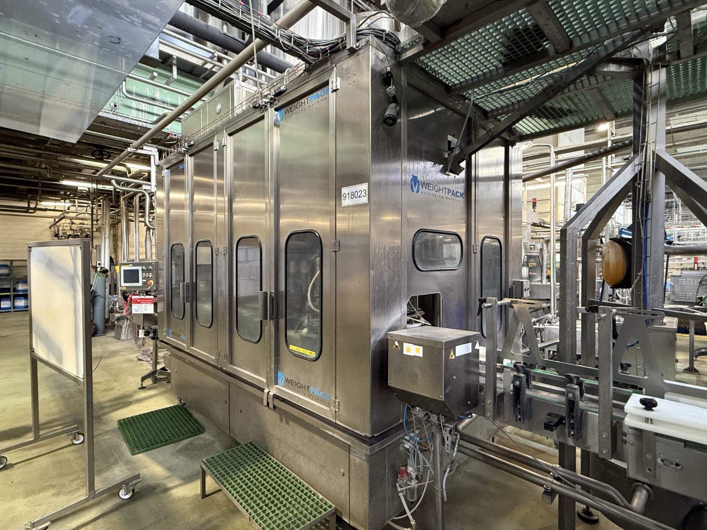 Used Filling, closing, labelling and packing line for plastic containers of 2 liter with fresh milk - Weightpack WFT 32.10.160