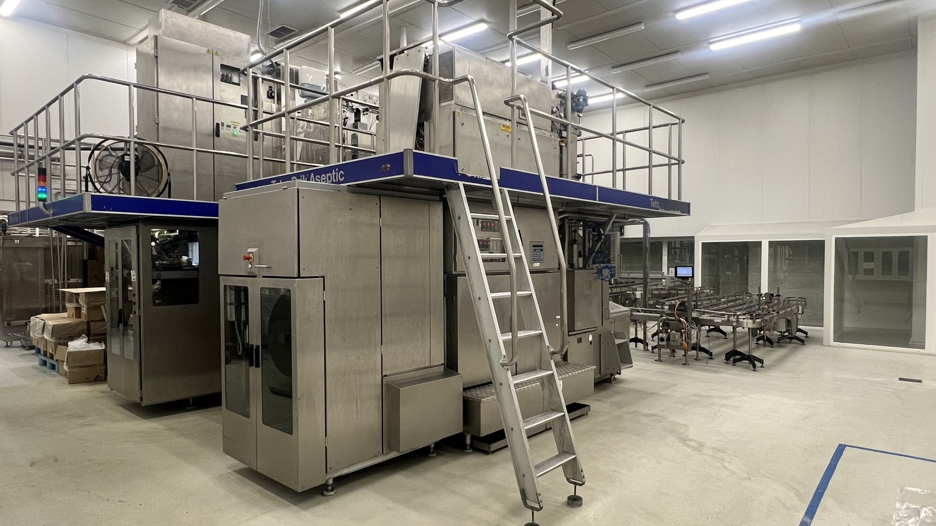 Used Aseptic carton filler Tetra Pak TBA/19 - 10 V - 200 ml Slim