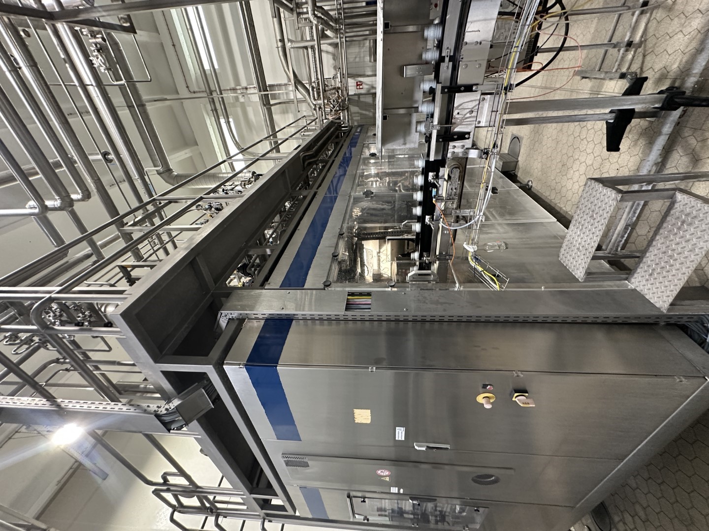 Used Aseptic PET Bottle filling machine - SIG Asbofill 710