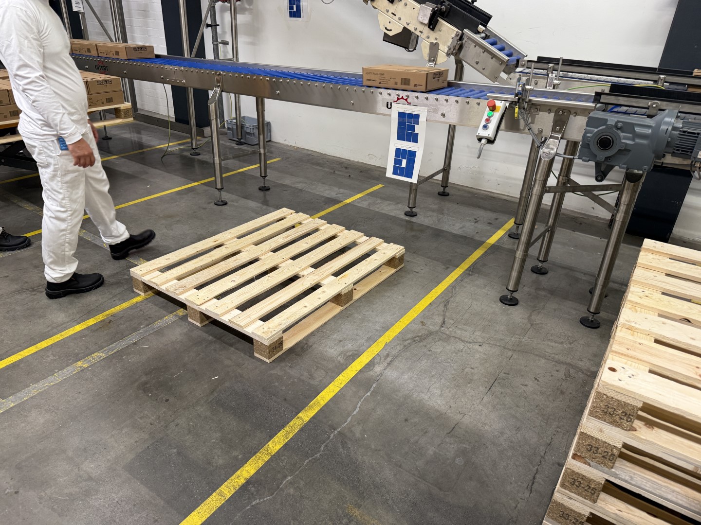 Used Complete can filling and closing line for liquids (nutrition) in 250 gram aluminium cans