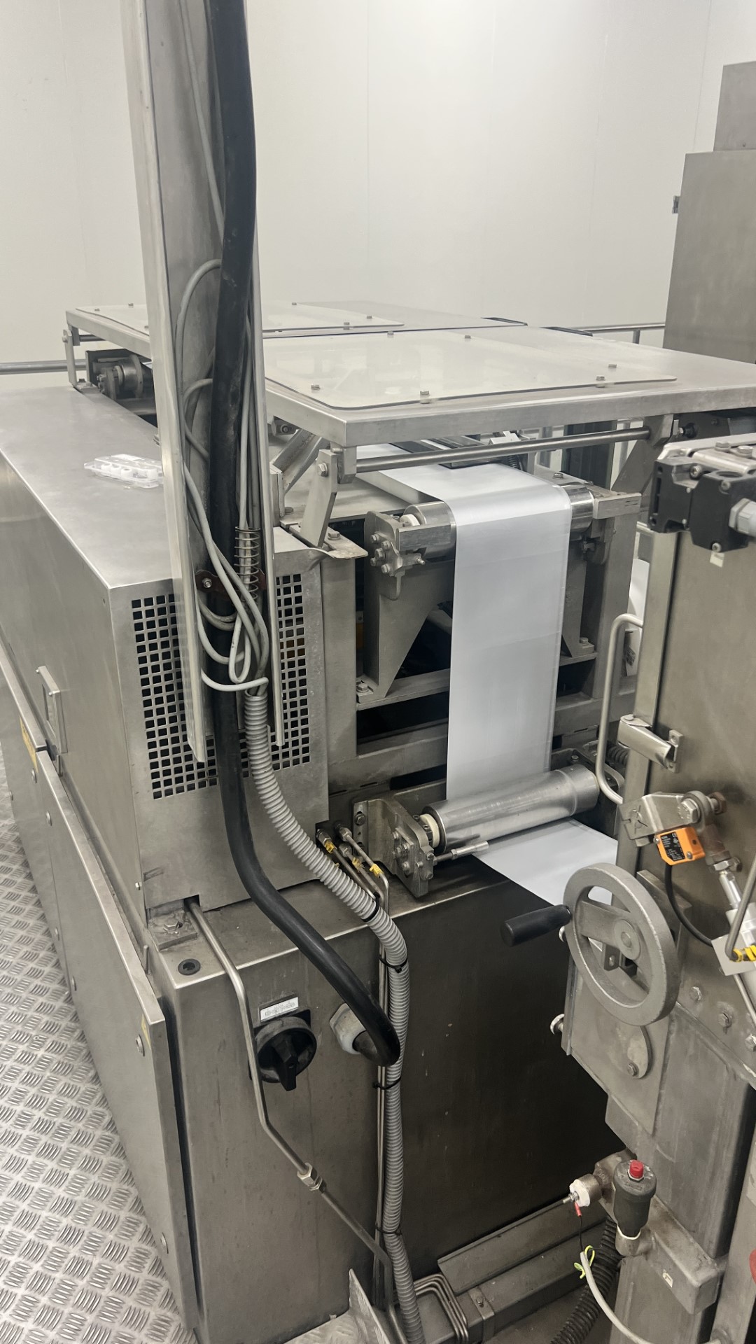 Used Aseptic carton filler Tetra Pak TBA/19 - 10 V - 200 ml Slim