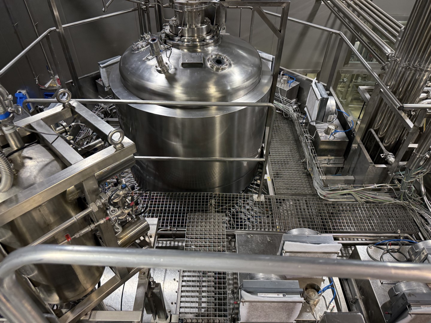 Used Processing plant, bottle blowing, filling, closing, labelling and packing line for PET bottles of 0,4/0,5/1,5 liter - Tetra Pak / Sidel