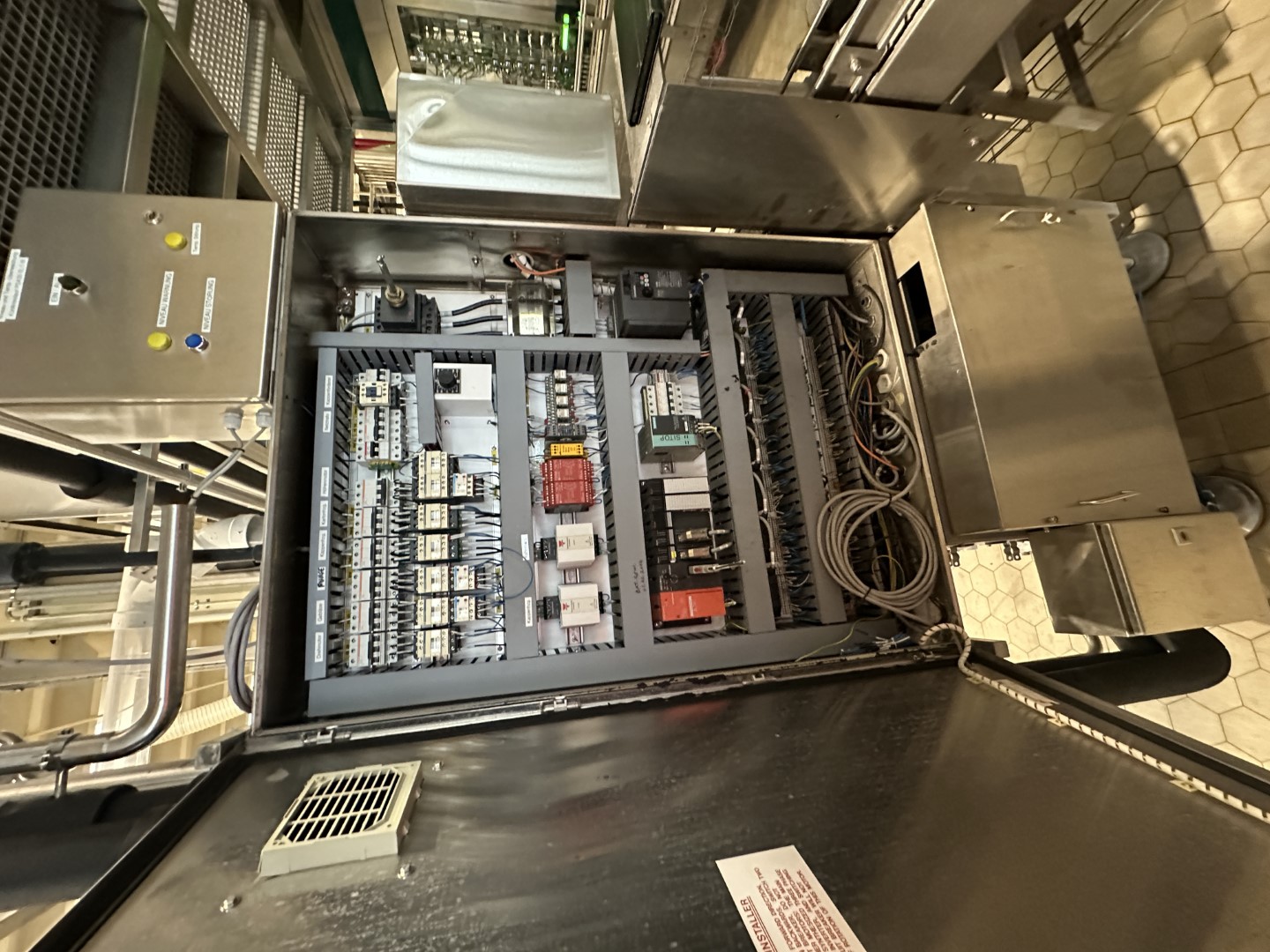 Used Aseptic Carton Filling Line: Shikoku S-PS80HA + 3x Elopak PLA-S30 Applicator + Oystar A+F Packer