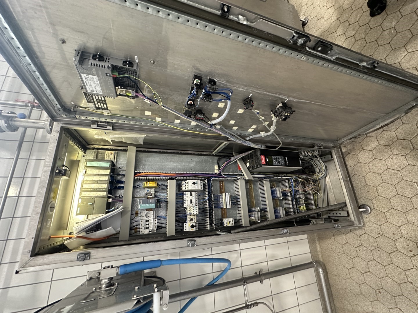 Used Aseptic PET Bottle filling machine - SIG Asbofill 710