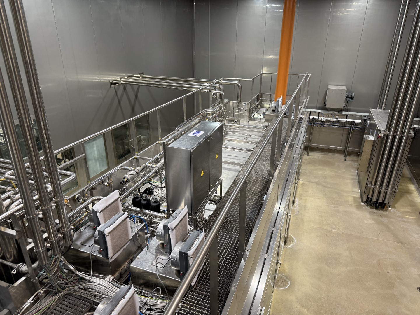 Used Processing plant, bottle blowing, filling, closing, labelling and packing line for PET bottles of 0,4/0,5/1,5 liter - Tetra Pak / Sidel