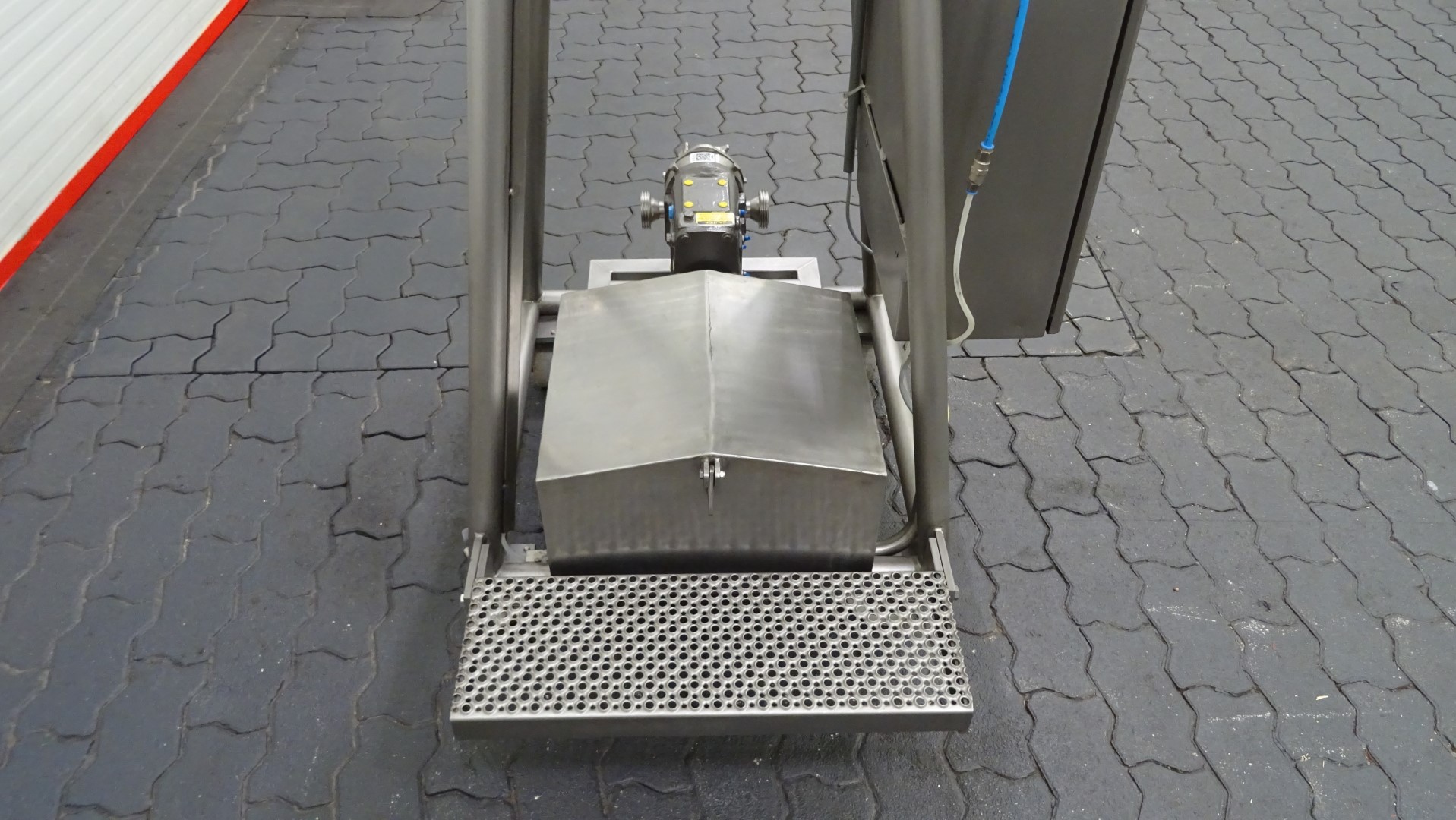 Used Rotary positive displacement pump / Lobe pump - Waukesha 015