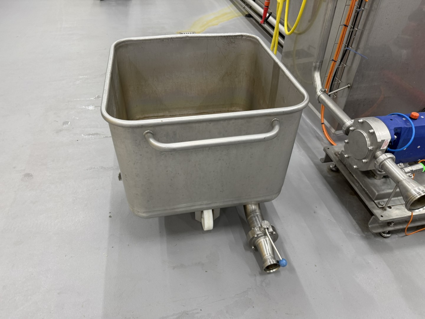 Used Form Fill Seal Machine (FFS) for mini-portions - Alimenta Newpack Division Thermoform FM100/E-20 HC