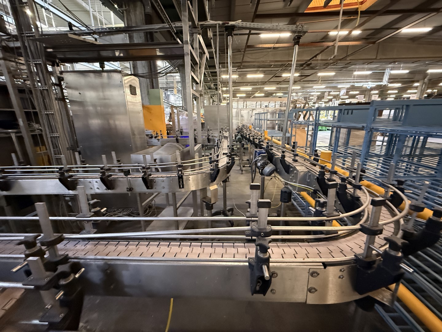 Used Filling, closing, labelling and packing line for plastic containers of 2 liter with fresh milk - Weightpack WFT 32.10.160