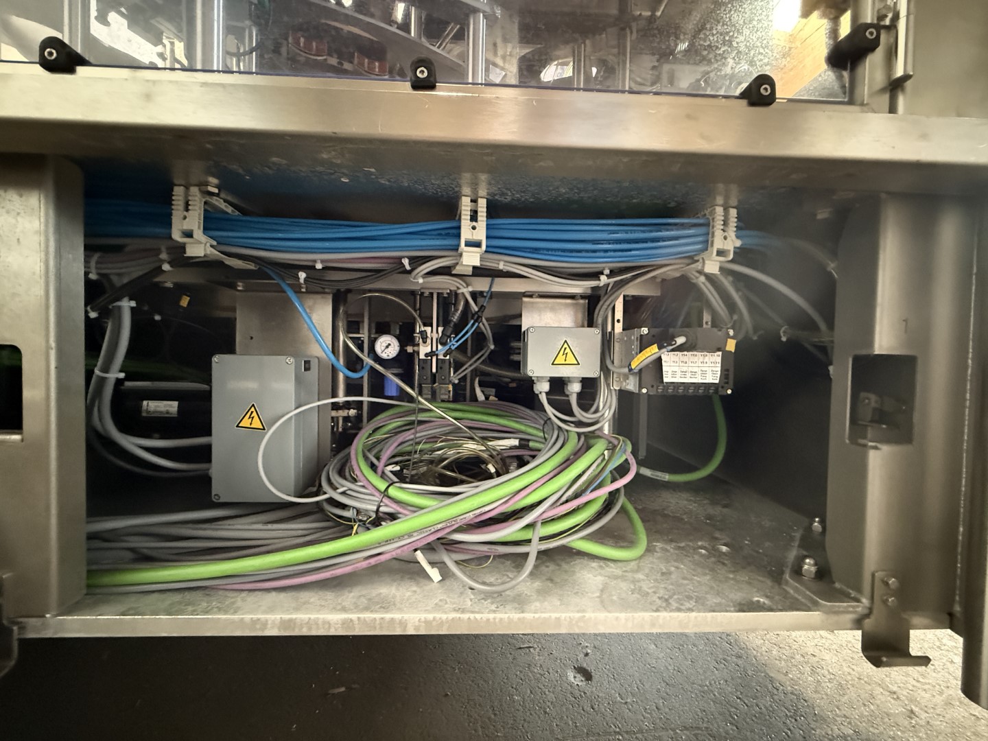 Used Cup filling and sealing machine Grunwald Rotary 12.000E/1-/2