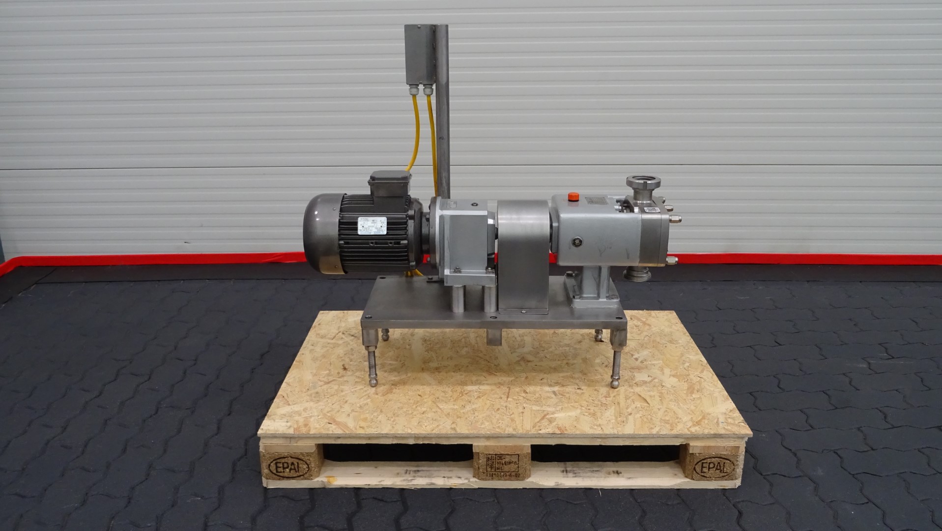 Used Rotary positive displacement pump / Lobe pump - APV CLP/2/036/20