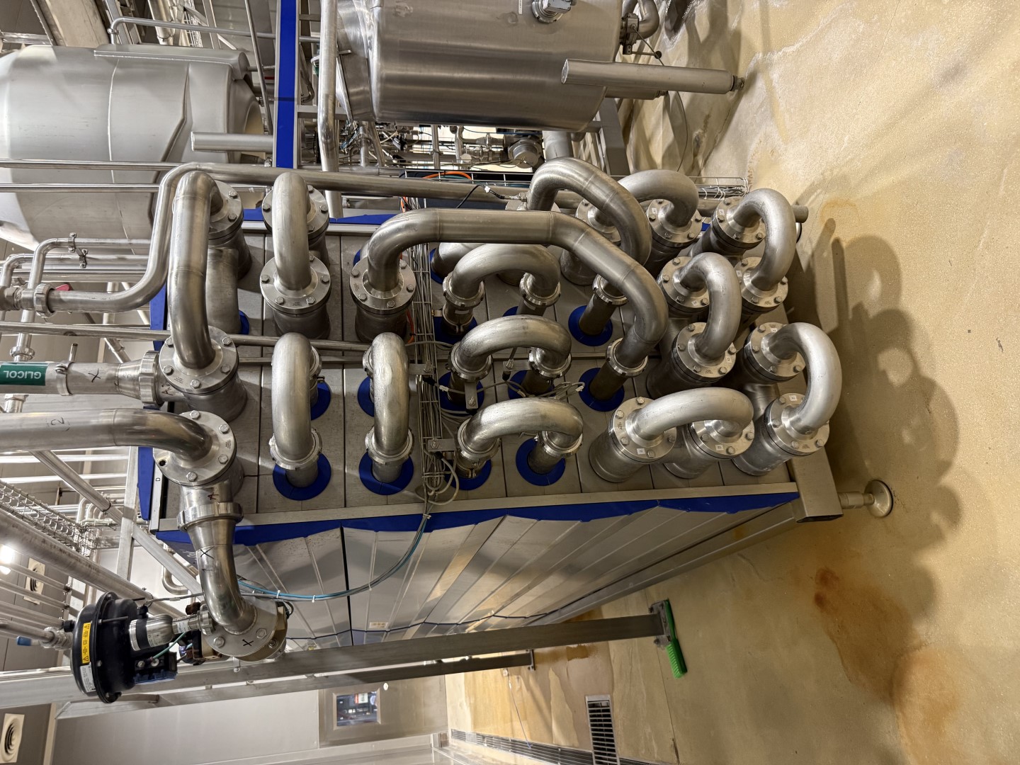 Used Processing plant, bottle blowing, filling, closing, labelling and packing line for PET bottles of 0,4/0,5/1,5 liter - Tetra Pak / Sidel