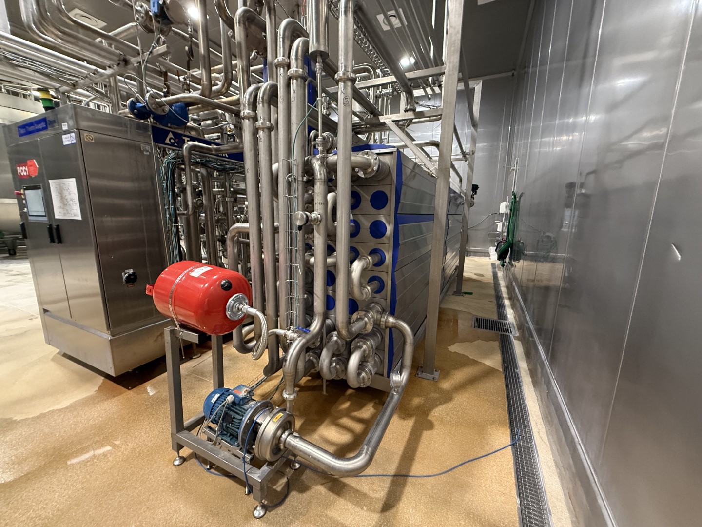 Used Processing plant, bottle blowing, filling, closing, labelling and packing line for PET bottles of 0,4/0,5/1,5 liter - Tetra Pak / Sidel