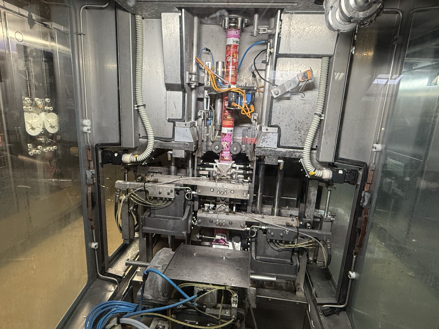 Used Aseptic Carton Filling Line: Tetra Pak TBA/19 - 30 V - 200 ml Slim + Easy Ride + TSA 21 + CBP 70