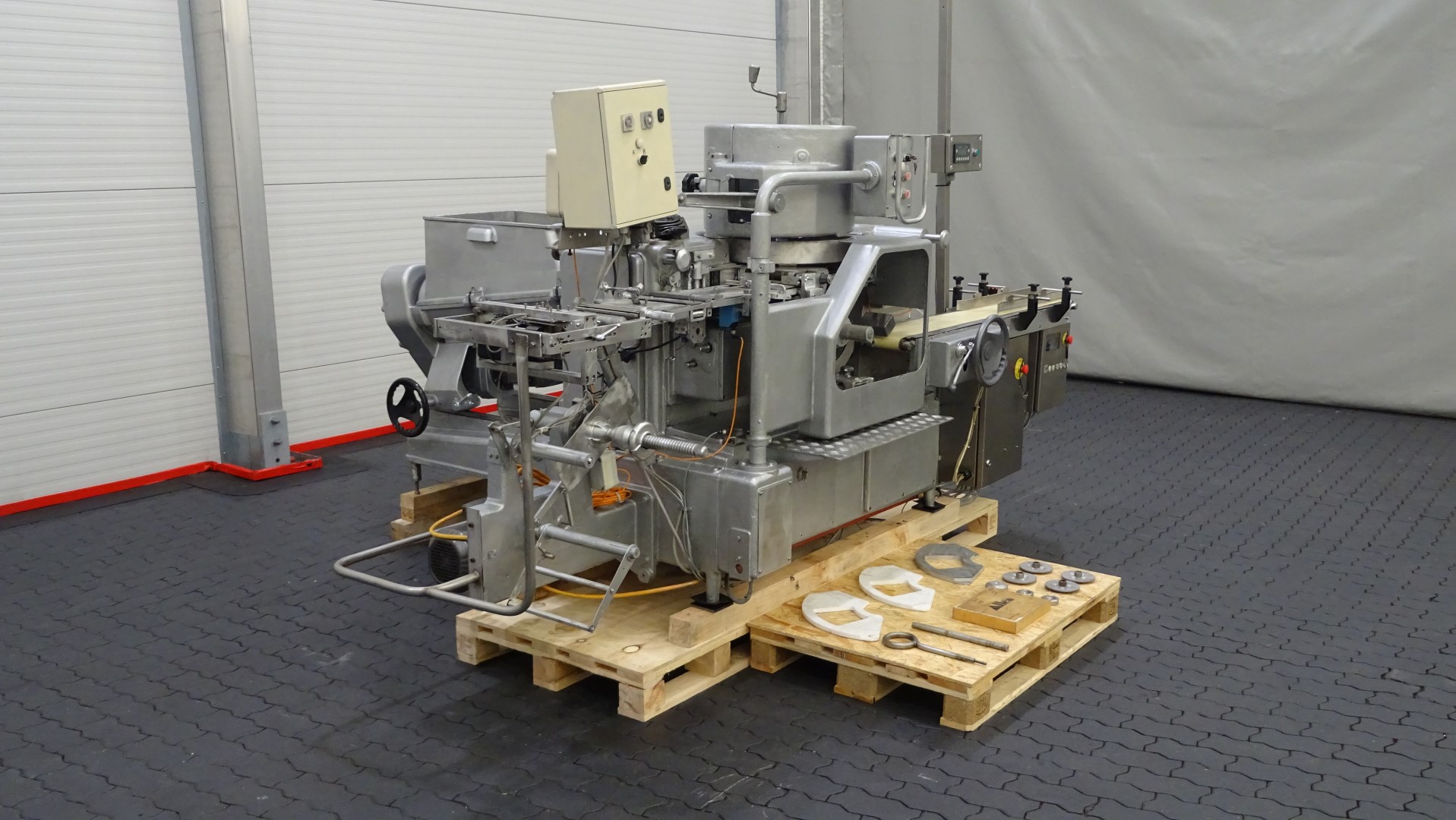 Used Filling and wrapping machine for butter SIG F100